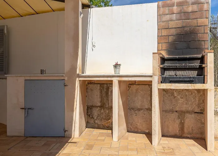Villa Les Oliveres Petites De Un Dormitorio